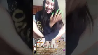 Latina Lime Green Toes Cumshot!!!!????????