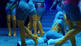 IGGY AZALEA TWERKING #2