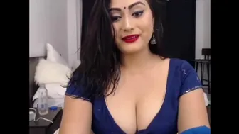 Indian Hot Bhabhi Big Boobs | Aunty Braless Saree Video Call | Aunty IMO Call, Girl Tempted in Saree