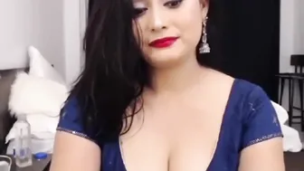 Indian Hot Bhabhi Big Boobs | Aunty Braless Saree Video Call | Aunty IMO Call, Girl Tempted in Saree #3