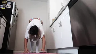 KITCHEN YOGA | SPLITS & YOGA FLOW #3