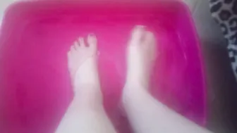 hot foot fetish in water ~ Fétichisme des pieds dans l'eau ♥️♥️♥️♥️♥️♥️ #2