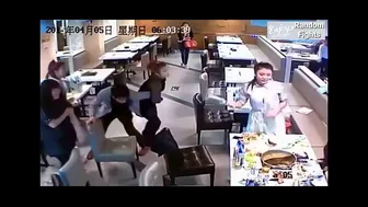 Street Fight: Unbelievable How Women Fight Inside A Restaurant (in China)