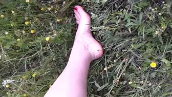 Footfetish red toenails