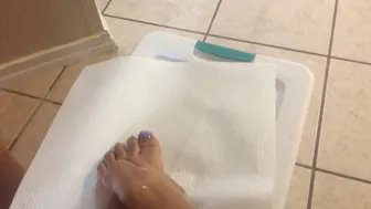 Oily foot fetish