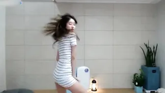 HOT KOREAN YOUNG GIRL DANCE #2