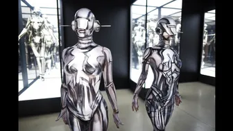 2 Body Painters Pay Homage to SORAYAMA