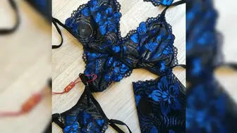 Milena Lingerie - Body aperto in pizzo nero con ricami blu Chilirose