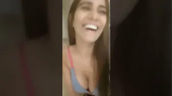 Poonam Pandey Nip Slip Ig live