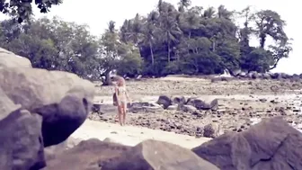 Robin Holzken - Rolls Around in the Wet Sand #3