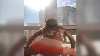 Nice blonde twerk dance #2