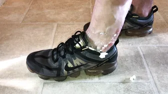 Rob's Nike Vapormax filled with cream #2