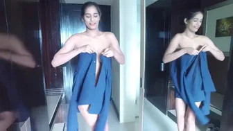 Poonam pandey Ops Nip slip live TV