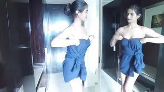 Poonam pandey Ops Nip slip live TV #4