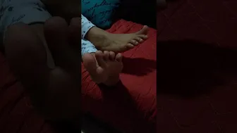 Showing my feet. Mostrando mis pies. Foot fetish