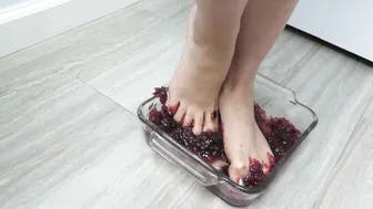 BIG FEET LITTLE GLASS DISH-CANNED CRANBERRY FOOD CRUSH *FETISH-ASMR* 18+ POV #3