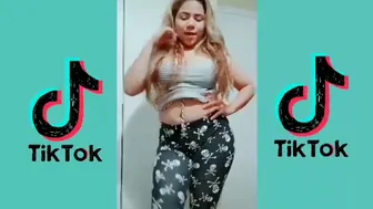 Tik Tok challenge sexy latinas dancing